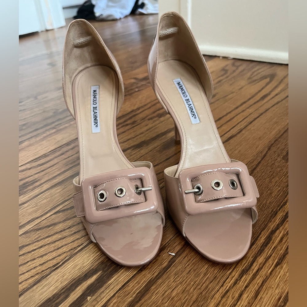 Manolo Blahnik Nude Heels | Buckle Detail | Size 40